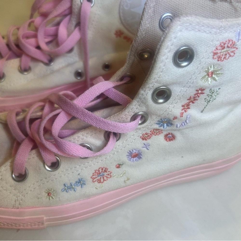 Women’s High-Top Canvas Sneakers in Pink with Floral Embroidery